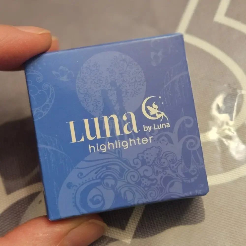 Luna Baked Highlighter LUNA ~ Eye Shadow ~ Face Lumizer ~ Body Illumination